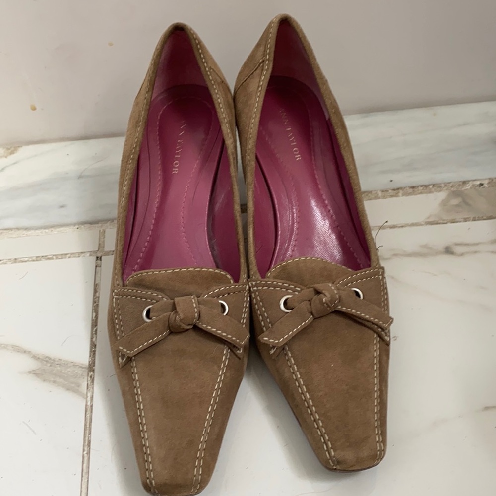 ann taylor heels suede bow 7.5